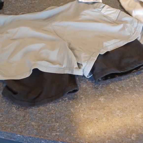 EUC Athleta 2 in 1 Ready Set Go Shorts Grey Black - Picture 6 of 7